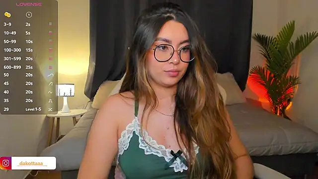 dakottaa  online show from April 11, 2026, 11:41 pm