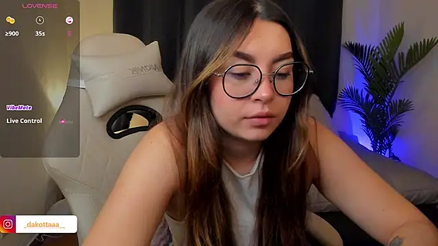 Snapshot of dakottaa_ chatting on November 24, 2025, 11:49 pm dakottaa online show from November 24, 2025, 11:49 pm