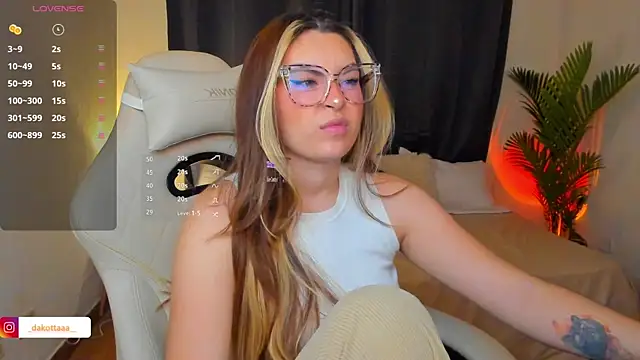 Snapshot of dakottaa_ chatting on July 18, 2026, 12:19 am dakottaa online show from July 18, 2026, 12:19 am