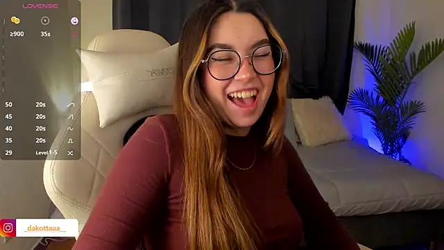 Snapshot of dakottaa_ chatting on November 7, 2025, 11:41 pm dakottaa online show from November 7, 2025, 11:41 pm