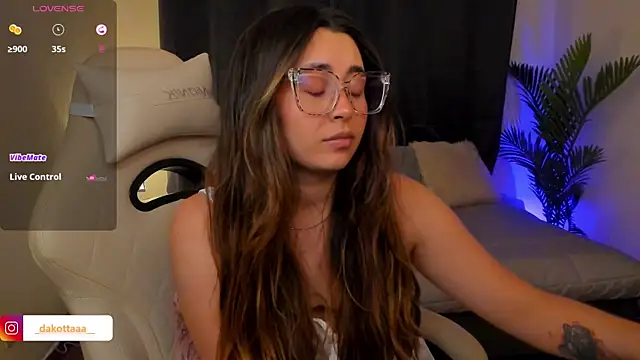 Snapshot of dakottaa_ chatting on January 17, 2026, 11:41 pm dakottaa online show from January 17, 2026, 11:41 pm