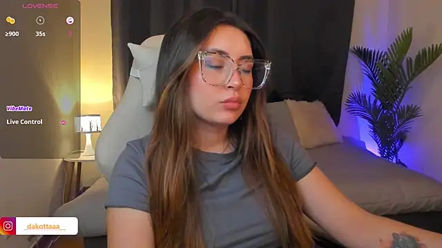 Snapshot of dakottaa_ chatting on February 10, 2026, 12:09 am dakottaa online show from February 10, 2026, 12:09 am