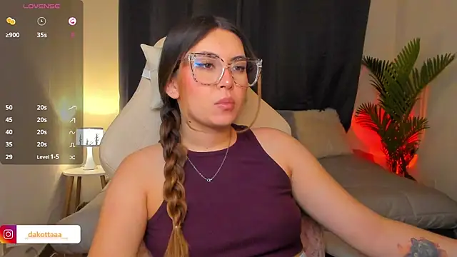 Snapshot of dakottaa_ chatting on February 17, 2026, 11:46 pm dakottaa online show from February 17, 2026, 11:46 pm