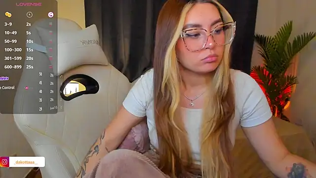 Snapshot of dakottaa_ chatting on July 17, 2026, 1:03 am dakottaa online show from July 17, 2026, 1:03 am