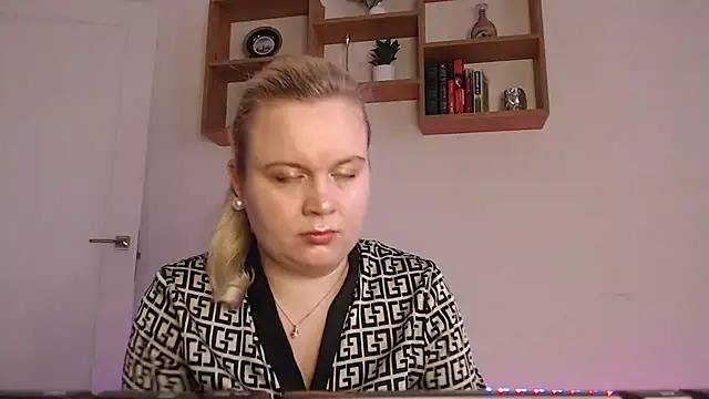 Snapshot of Karolina_love_ chatting on November 16, 2025, 11:37 am Karolina love online show from November 16, 2025, 11:37 am