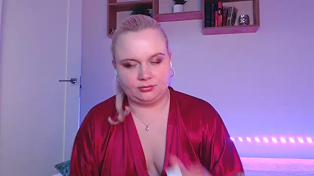 Snapshot of Karolina_love_ chatting on April 8, 2026, 12:45 am Karolina love online show from April 8, 2026, 12:45 am