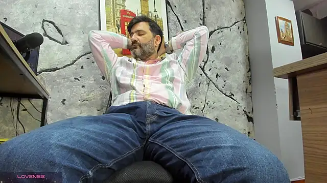 Snapshot of Maxi_TheBigDaddy chatting on March 4, 2026, 12:13 pm Maxi TheBigDaddy online show from March 4, 2026, 12:13 pm