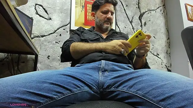 Snapshot of Maxi_TheBigDaddy chatting on January 9, 2026, 3:19 pm Maxi TheBigDaddy online show from January 9, 2026, 3:19 pm