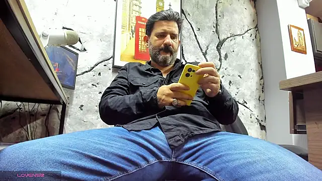 Snapshot of Maxi_TheBigDaddy chatting on December 22, 2025, 5:46 pm Maxi TheBigDaddy online show from December 22, 2025, 5:46 pm