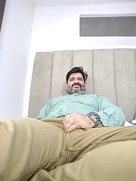 Snapshot of Maxi_TheBigDaddy chatting on February 26, 2026, 11:27 pm Maxi TheBigDaddy online show from February 26, 2026, 11:27 pm