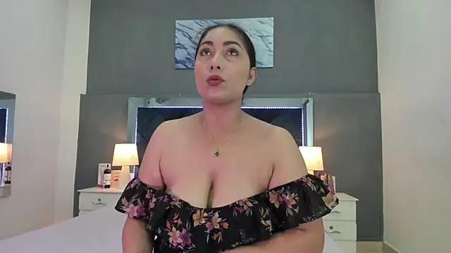 Lauralove 69 online show from January 8, 2026, 9:10 pm