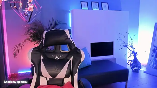 Snapshot of Megan_inked chatting on December 14, 2025, 3:02 am Megan inked online show from December 14, 2025, 3:02 am