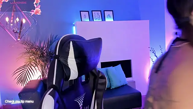 Snapshot of Megan_inked chatting on November 18, 2025, 4:27 am Megan inked online show from November 18, 2025, 4:27 am