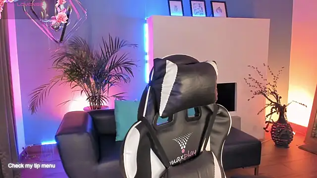 Snapshot of Megan_inked chatting on December 15, 2025, 3:34 am Megan inked online show from December 15, 2025, 3:34 am