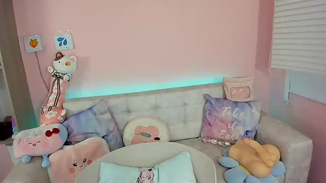 tinysara online show from November 15, 2025, 4:22 pm