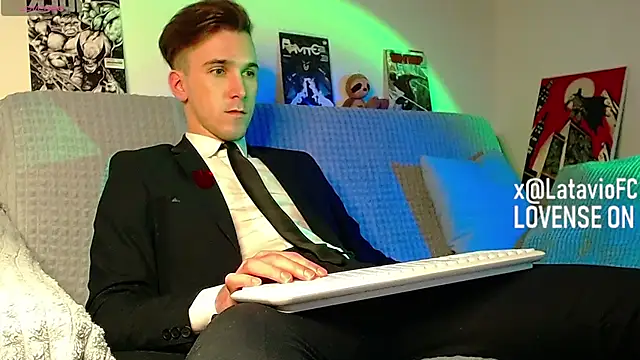Midnighter  online show from May 4, 2026, 8:33 pm