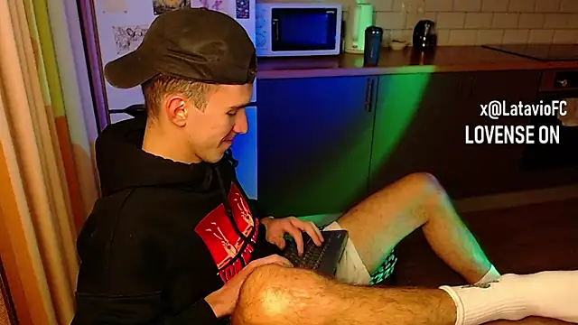 Snapshot of Midnighter_ chatting on September 30, 2025, 2:39 am Midnighter  online show from September 30, 2025, 2:39 am