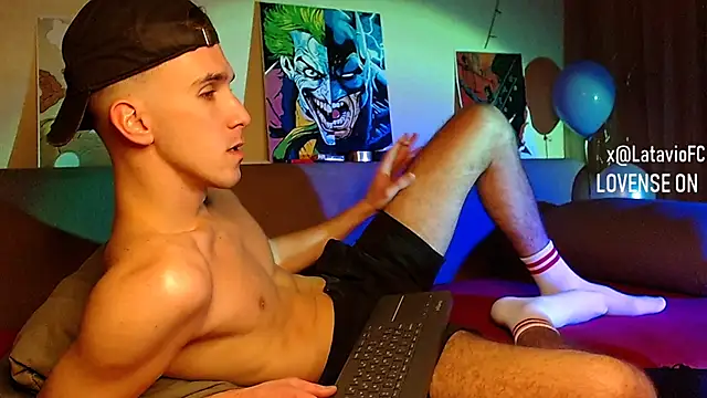 Snapshot of Midnighter_ chatting on December 26, 2024, 12:38 pm Midnighter  online show from December 26, 2024, 12:38 pm