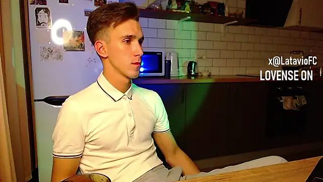 Snapshot of Midnighter_ chatting on September 18, 2025, 1:52 am Midnighter  online show from September 18, 2025, 1:52 am