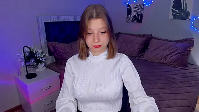 RinaMoore online show from October 10, 2025, 3:24 pm