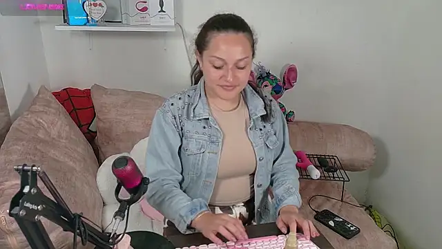 Snapshot of megan_doll2 chatting on September 14, 2025, 9:48 pm megan doll2 online show from September 14, 2025, 9:48 pm