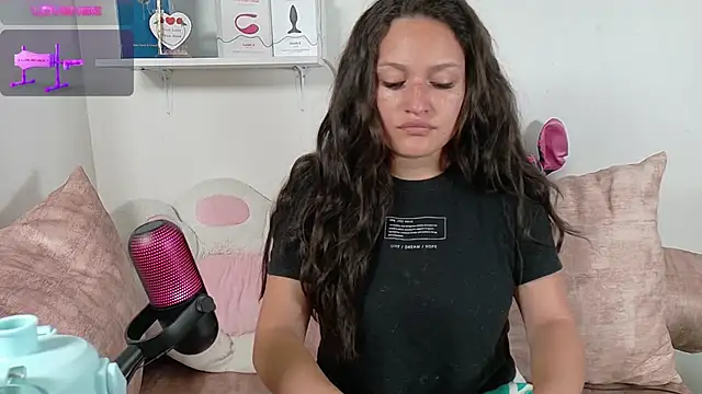 Snapshot of megan_doll2 chatting on September 18, 2025, 8:12 pm megan doll2 online show from September 18, 2025, 8:12 pm