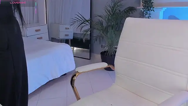 scarlet miller1 online show from October 2, 2025, 12:08 pm