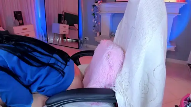 scarlet miller1 online show from March 15, 2025, 12:02 pm