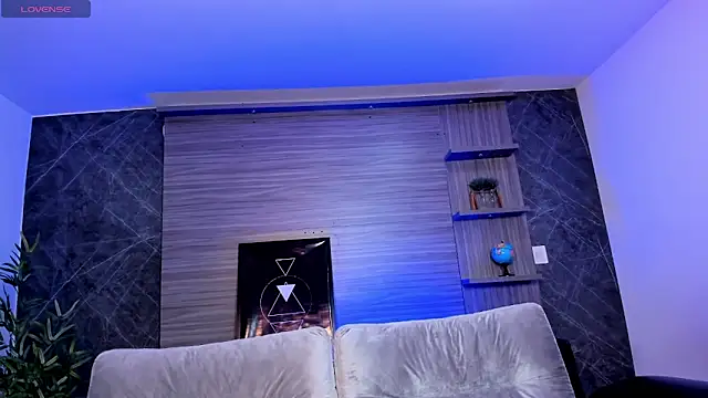 charlottewhitte online show from February 6, 2026, 1:40 pm