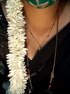 tuttifrutti17 online show from February 17, 2025, 5:23 pm