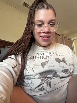 QueenNuttCollector online show from December 16, 2025, 5:17 pm