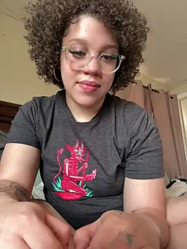 QueenNuttCollector online show from March 4, 2026, 5:21 pm