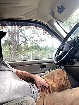 Snapshot of Themechanic420 chatting on November 19, 2025, 5:46 pm Themechanic420 online show from November 19, 2025, 5:46 pm