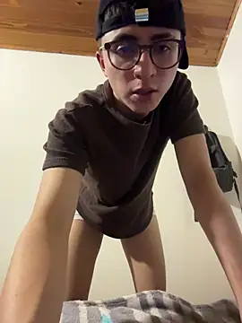 CamiRojas boy online show from February 16, 2026, 3:38 am