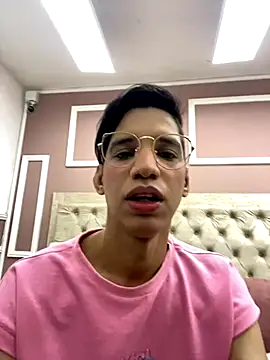 Snapshot of Ariel_Femboy_ chatting on November 18, 2025, 8:45 pm Ariel Femboy online show from November 18, 2025, 8:45 pm