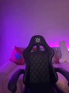 Snapshot of Your_insomniya chatting on October 9, 2025, 10:21 pm Your insomniya online show from October 9, 2025, 10:21 pm