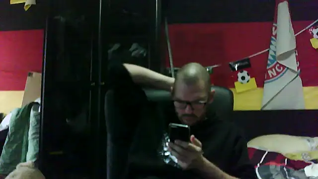 Snapshot of Die-geile-Sau chatting on November 30, 2025, 1:01 pm Die-geile-Sau online show from November 30, 2025, 1:01 pm