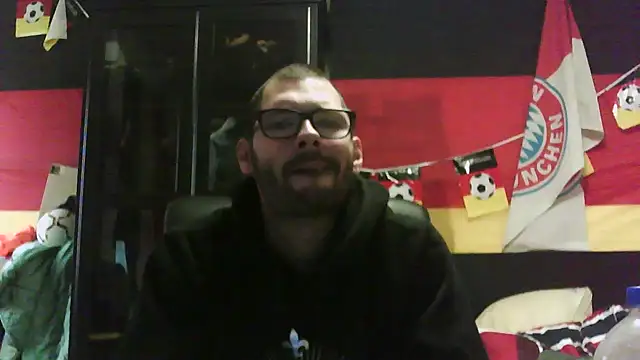 Snapshot of Die-geile-Sau chatting on November 11, 2025, 1:28 pm Die-geile-Sau online show from November 11, 2025, 1:28 pm