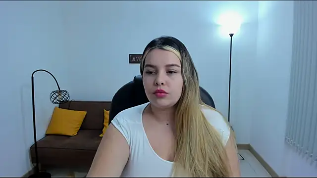 Snapshot of camiilaa1 chatting on February 8, 2025, 4:57 am camiilaa1 online show from February 8, 2025, 4:57 am