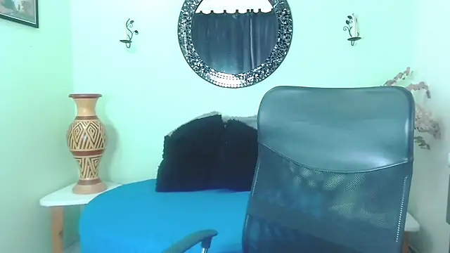 Sofia Franco  online show from November 19, 2025, 7:25 pm