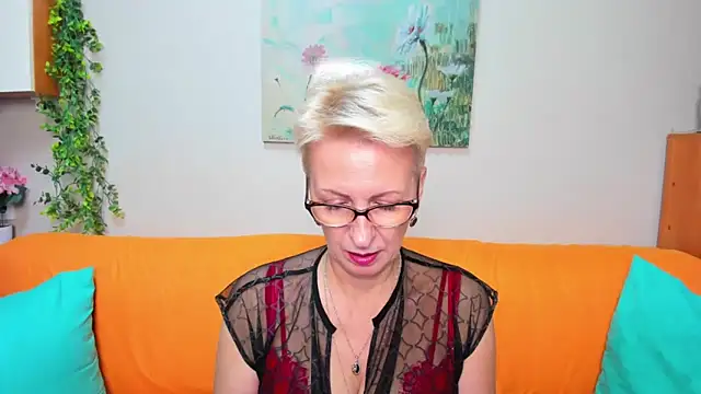 Snapshot of iamyourdream89 chatting on November 18, 2025, 12:30 pm iamyourdream89 online show from November 18, 2025, 12:30 pm