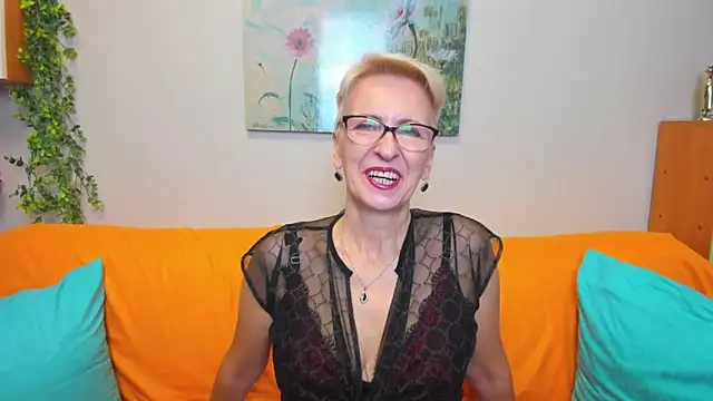 Snapshot of iamyourdream89 chatting on December 15, 2025, 3:51 pm iamyourdream89 online show from December 15, 2025, 3:51 pm