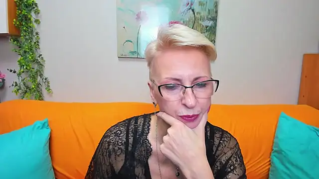 Snapshot of iamyourdream89 chatting on December 5, 2025, 1:10 pm iamyourdream89 online show from December 5, 2025, 1:10 pm