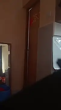 Snapshot of squirydol chatting on November 2, 2025, 6:29 am squirydol online show from November 2, 2025, 6:29 am