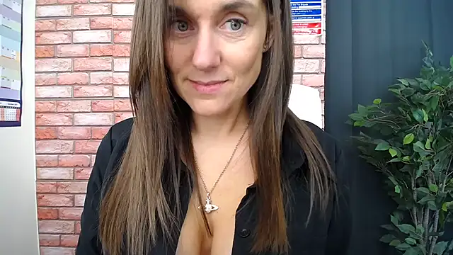 Snapshot of HarleyRebz chatting on November 17, 2025, 12:20 pm HarleyRebz online show from November 17, 2025, 12:20 pm