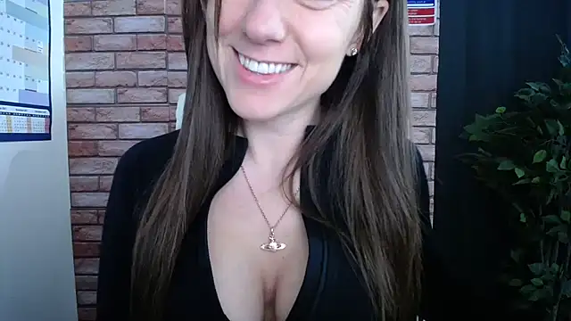 Snapshot of HarleyRebz chatting on December 3, 2025, 8:03 am HarleyRebz online show from December 3, 2025, 8:03 am