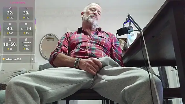 DaddybearVLC online show from April 15, 2026, 9:37 am