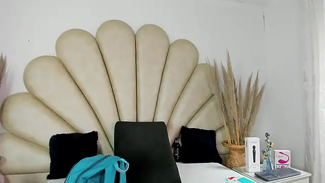 Natasha  Blue online show from October 24, 2025, 12:04 pm