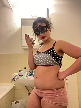 Snapshot of Sarahkhaalifa chatting on November 15, 2025, 9:08 pm Sarahkhaalifa online show from November 15, 2025, 9:08 pm