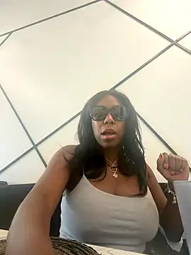 TrueeFantasee online show from October 31, 2025, 6:48 pm